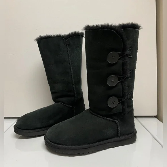 UGG Black Bailey Suede Button Triplet Boots - Size 6 - Picture 2 of 8